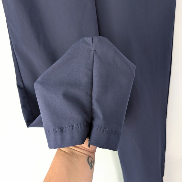 Tommy Bahama Women's Navy Golf Pull-on Pants With Ankle Zip ~ Size Medium - Picture 3 of 10